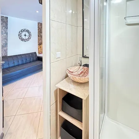 1 Bedroom Nice In Saint-raphael Apartment *