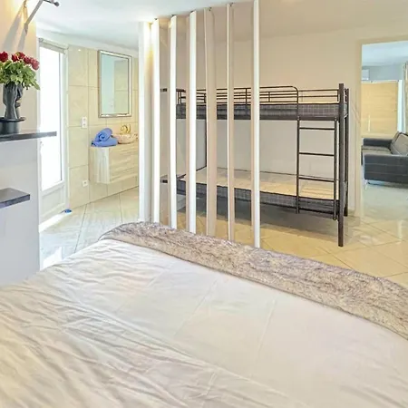 1 Bedroom Nice In Saint-raphael Saint-Raphael (Var)