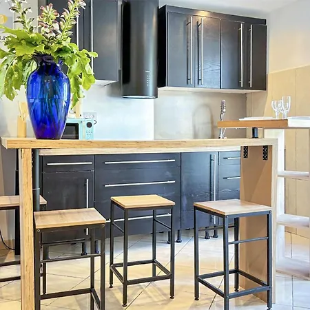 Апартаменты 1 Bedroom Nice In Saint-raphael Сен-Рафаэль